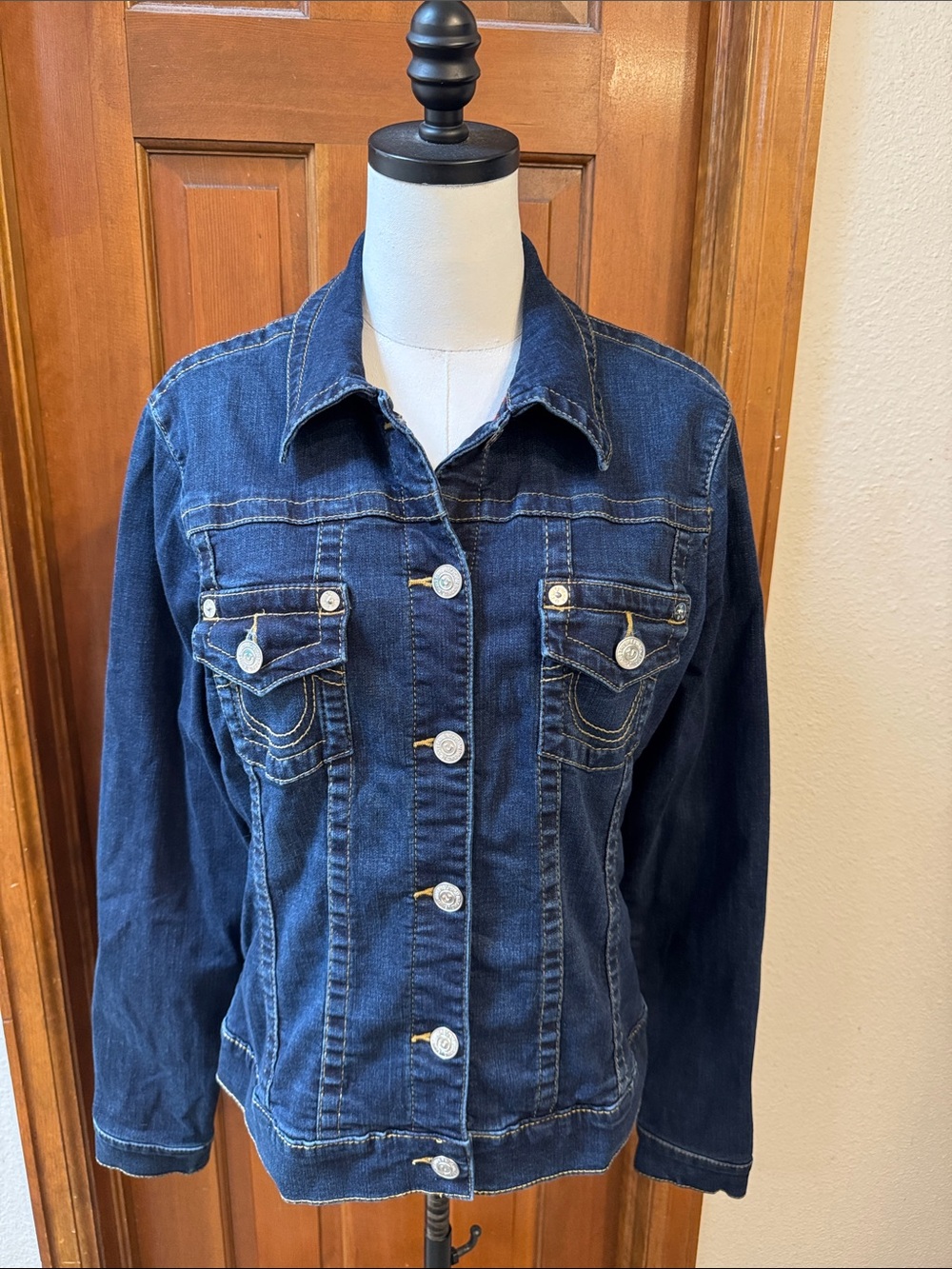 True Religion Trucker Dark Blue Denim Jacket with Contrast Stitching Size XL/TG